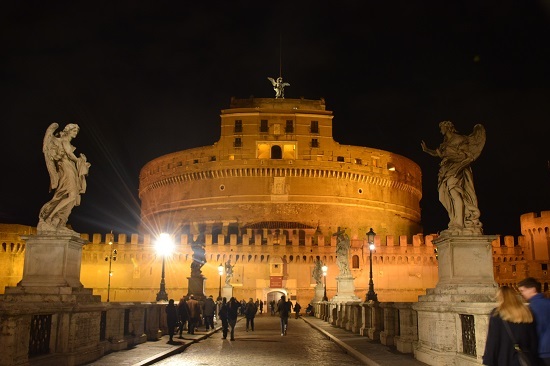 大人な雰囲気のライトアップが素敵 イタリア ローマのサンタンジェロ城 旅行 お出かけ大好き フォトスポット