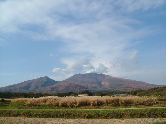 2008.10.長野県軽井沢町、秋の追分から見た浅間山