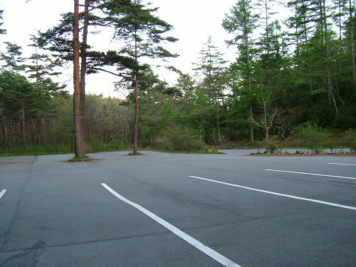 2006.5.長野県軽井沢町、千ヶ滝せせらぎの道の駐車場