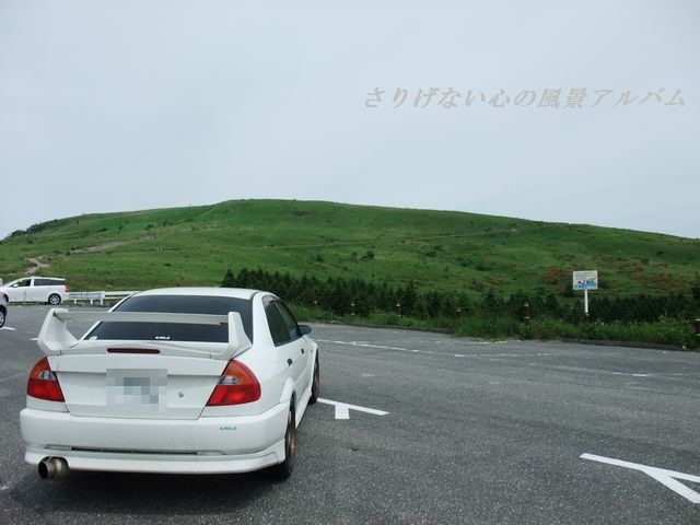 2010.6.長野県諏訪市、車山に向かって停まるランエボ５