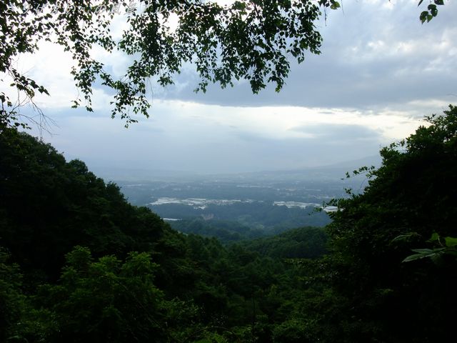 2011.7.長野県御代田町、ギッパ岩からの眺め