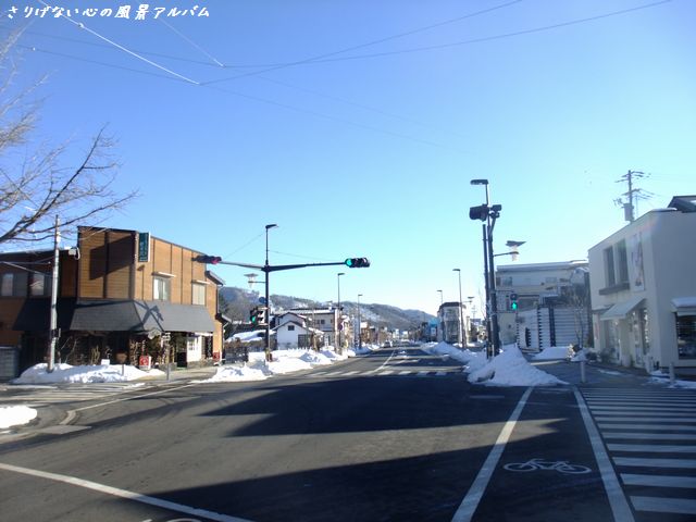 2013.1.長野県軽井沢町、雪の駅前本通り