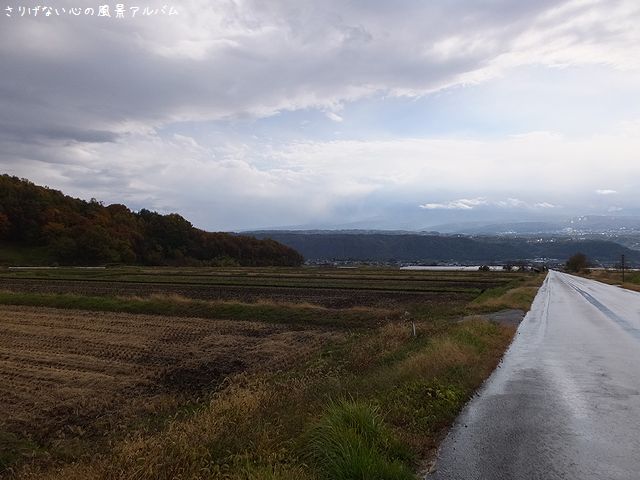 2013.11.長野県東御市、アトリエ・ド・フロマージュ近くの紅葉と風景